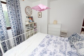 Comfort Apartment, 2 Bedrooms (Ground Floor) | 1 bedroom, iron/ironing board, free WiFi, bed sheets - Apartments Apollonio (Rovinj)