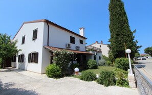 Front of property - Apartments Apollonio (Rovinj)