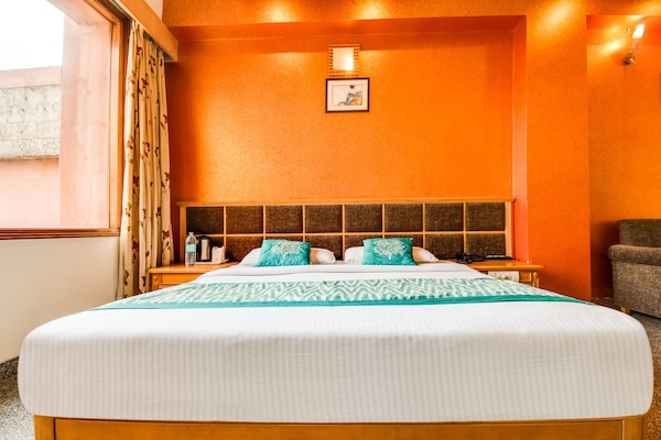 Luxury-Zimmer | Daunenbettdecken, Minibar, Schreibtisch, laptopgeeigneter Arbeitsplatz