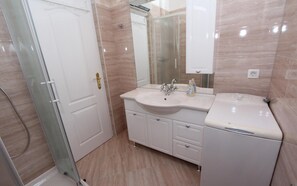 Apartment, 1 Bedroom, Balcony | Bathroom | Shower, hair dryer, towels