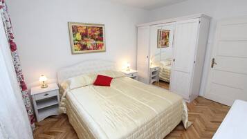 Appartamento, 2 camere da letto, balcone | Una cassaforte in camera, Wi-Fi gratuito, lenzuola