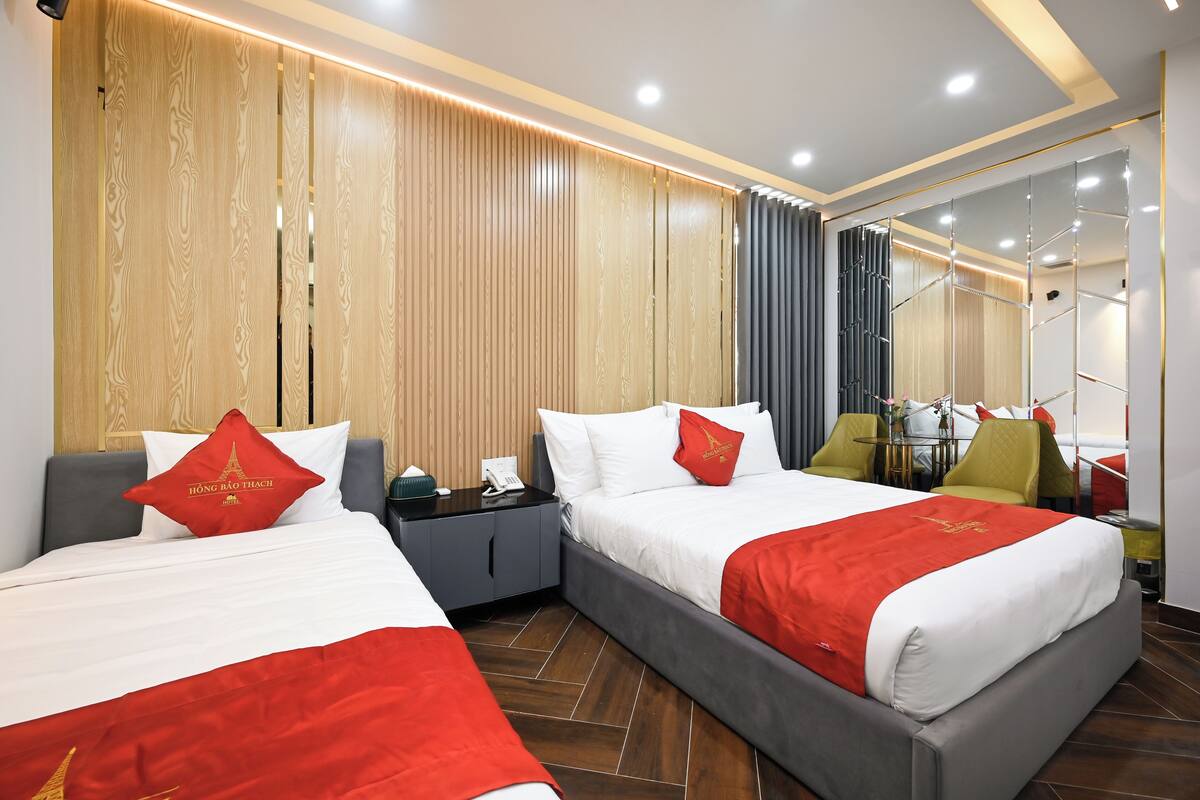 Family Triple Room | Minibar, desk, blackout curtains, soundproofing