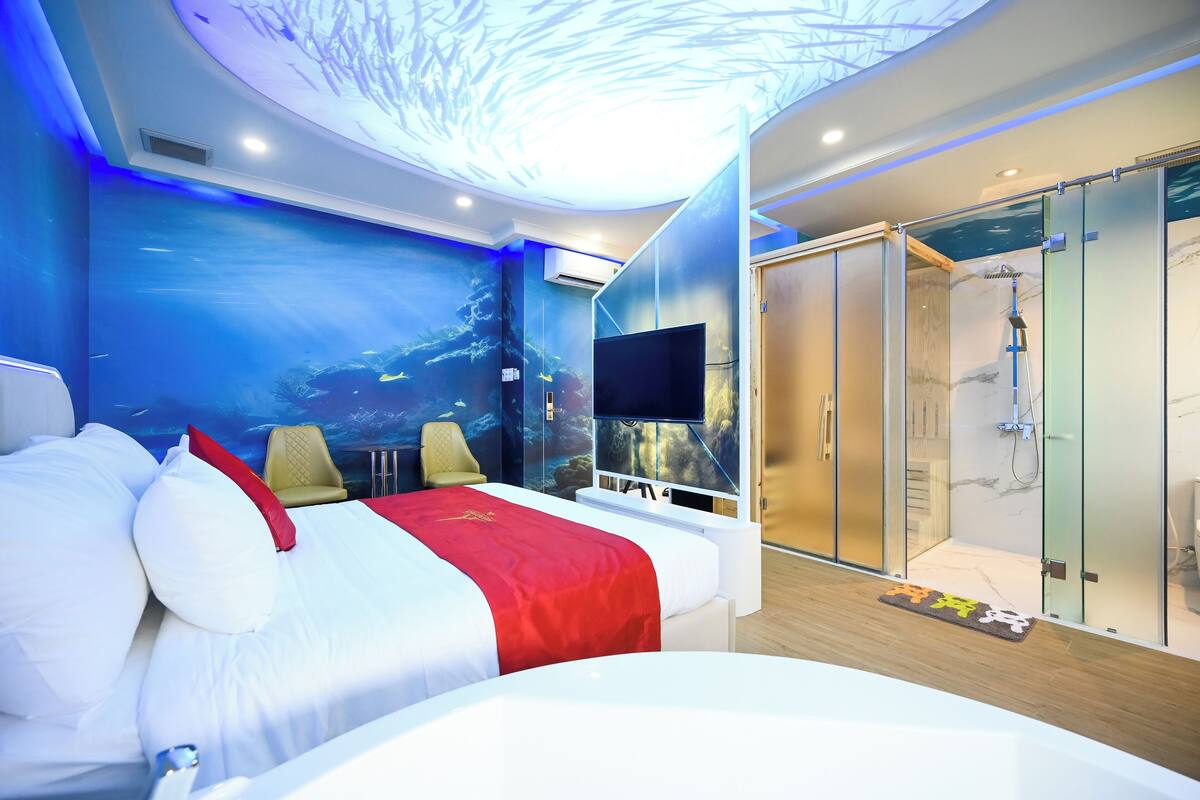 Premium Double Room | Minibar, desk, blackout curtains, soundproofing