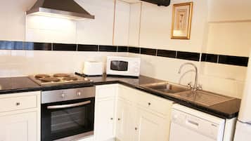 Family Apartment, 3 Bedrooms, Kitchen, Garden Area | Private kitchen | Full-size fridge, microwave, oven, stovetop