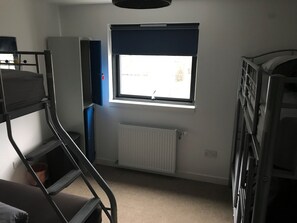 熨斗/熨板、免费 WiFi、床单