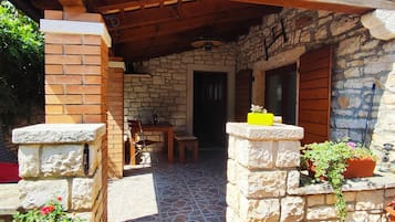 Apartment, 1 Bedroom with Terrace | Verönd/útipallur