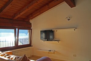 Appartement, 1 slaapkamer | Woonruimte | Flatscreentelevisie