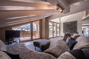 テレビ、DVD プレーヤー