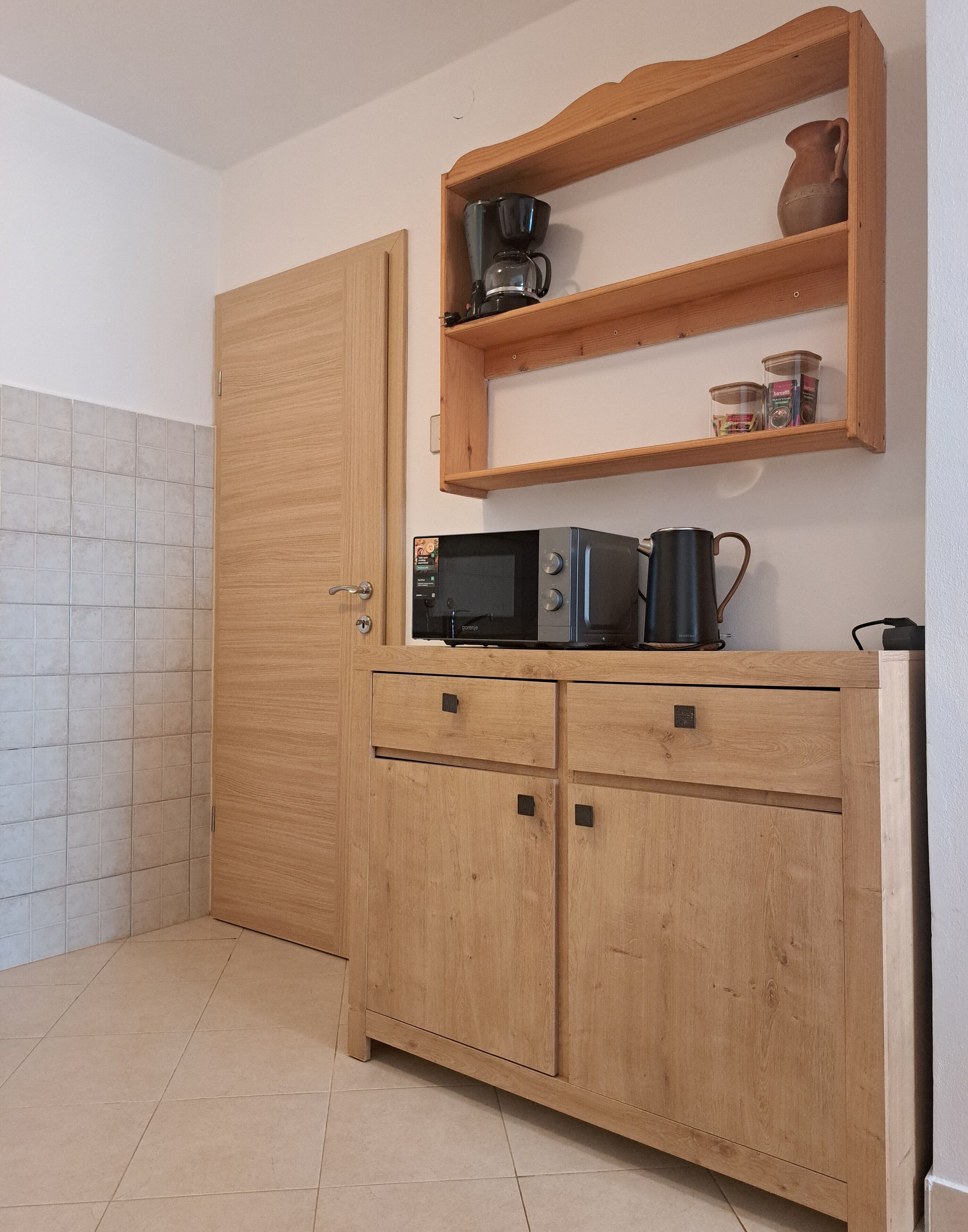 Apartment, 2 Bedrooms | Private kitchen | Fridge, stovetop, coffee/tea maker, electric kettle