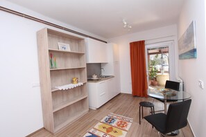 Studio Confort | Repas dans la chambre