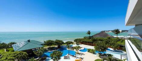 5 outdoor pools, pool umbrellas, pool loungers