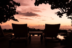 5 outdoor pools, pool umbrellas, sun loungers