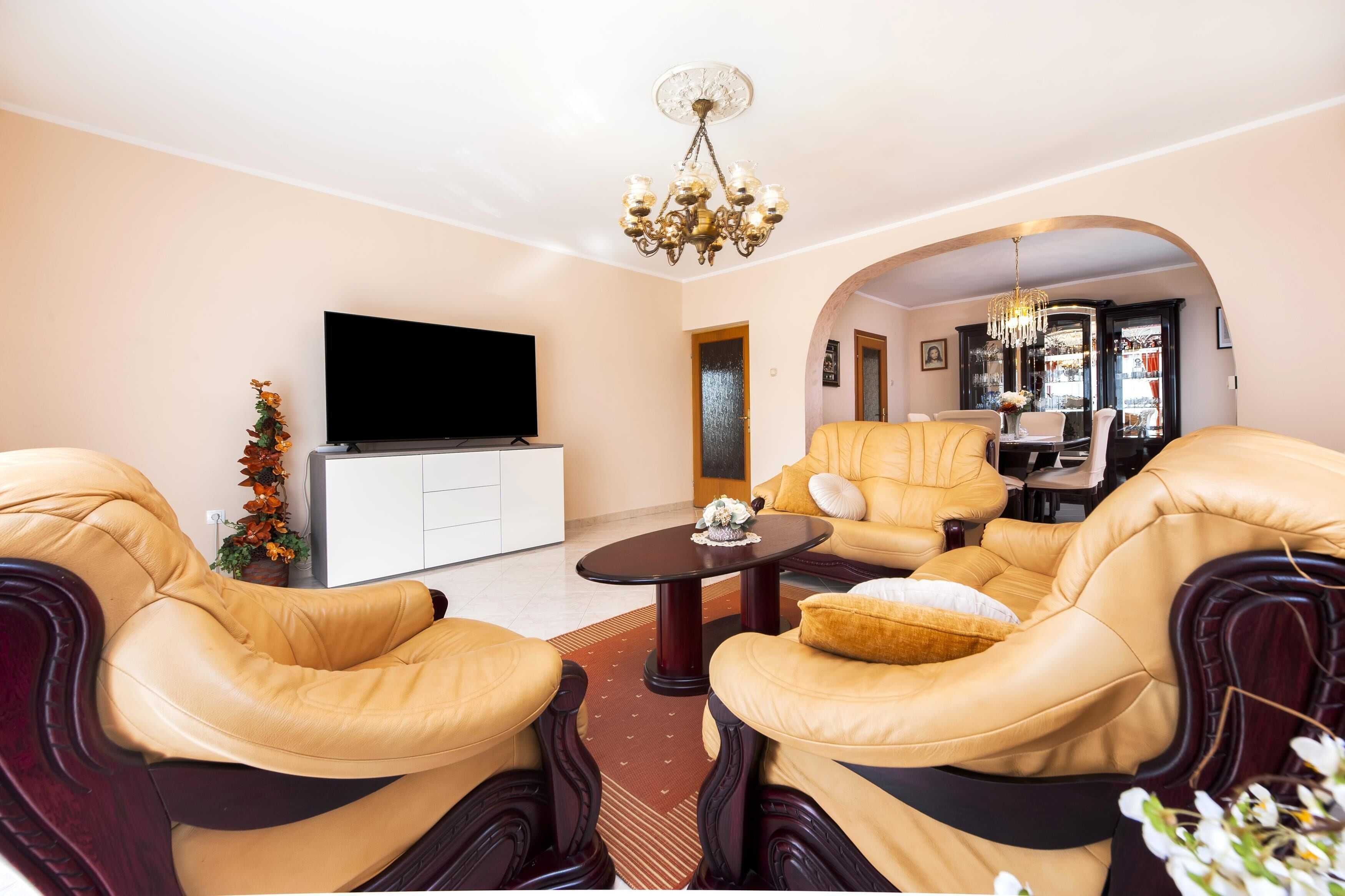 Apartment | Living area | Flat-screen TV