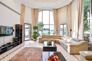 Luxury Villa, 4 Bedrooms, Beach View | Living room | Flat-screen TV - Palm Jumeriah Frond O (Dubai)