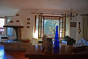 Apartment, 3 Bedrooms | Living room | TV