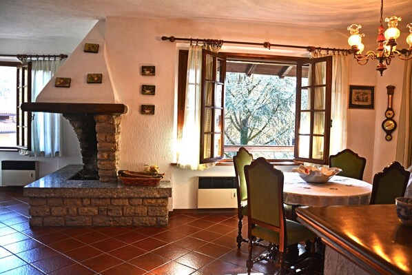 Apartment, 3 Bedrooms | Living room | TV