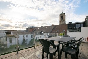 Deluxe Apartment, 2 Bedrooms, Garden View, Corner (incl. end cleaning fee €59) | Terrace/patio