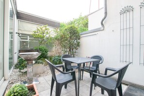 City Apartment, 4 Rooms, Garden View, Corner (incl. cleaning fee EUR 59) | Terrace/patio