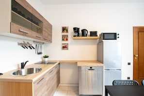 Comfort-Apartment, 2 Schlafzimmer, Gartenblick, Eckzimmer(inkl. Endreinigungsgebühr €59) | Eigene Küche | Großer Kühlschrank, Mikrowelle, Ofen, Herdplatte