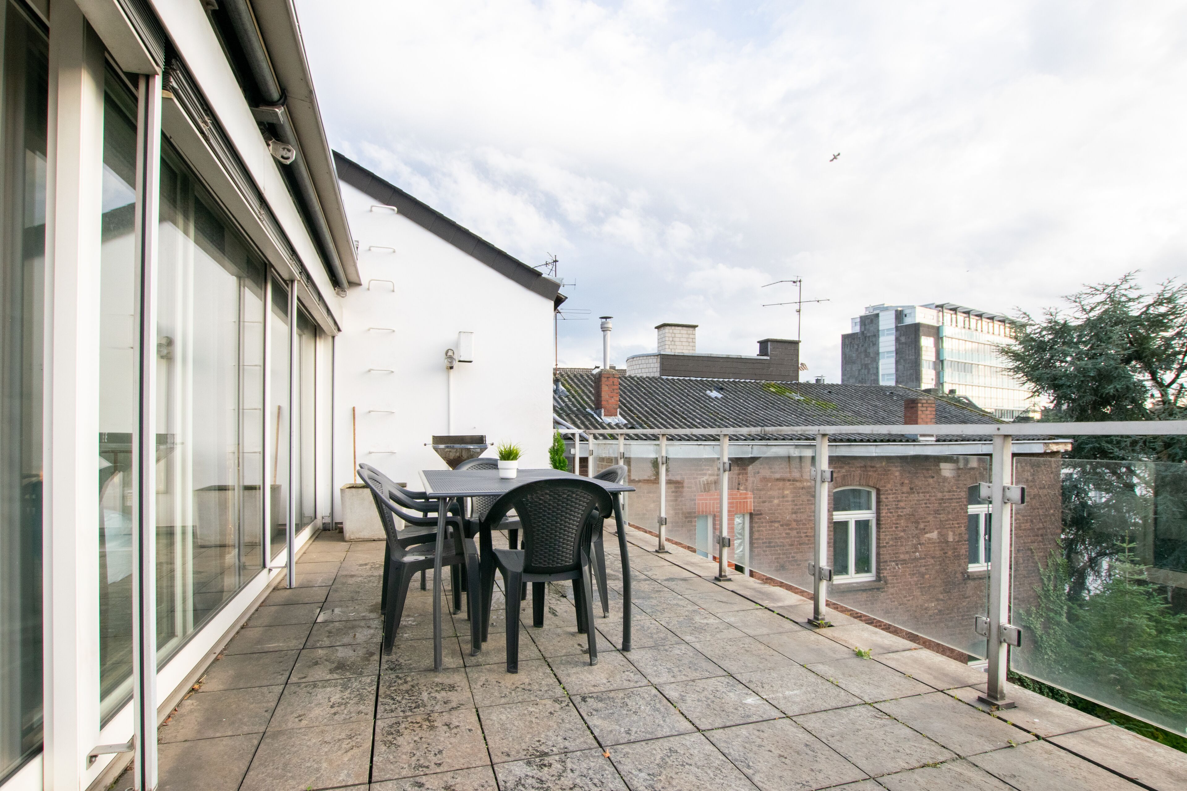 Deluxe-Apartment, 2 Schlafzimmer, Gartenblick, Eckzimmer (inkl. Endreinigungsgebühr €59) | Terrasse/Patio