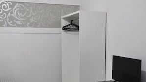 Minibar, free WiFi, bed sheets - Hostel Zampollo (Goiania)