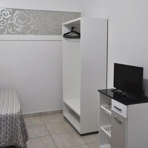 迷你吧、免费 WiFi、床单