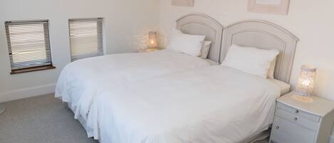 Comfort Villa, 4 Bedrooms, Non Smoking, Golf View | 4 bedrooms, iron/ironing board, cribs (free), WiFi (surcharge)