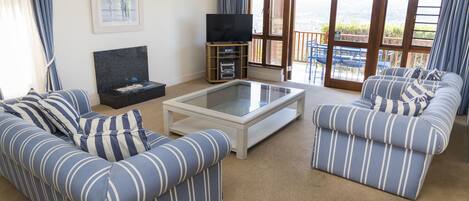 舒適別墅, 4 間臥室, 非吸煙房, 高球場景 | 客廳 | 等離子電視、壁爐