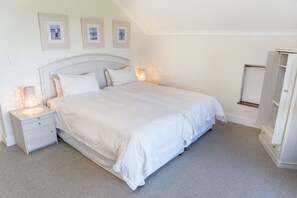 4 bedrooms, individually decorated, individually furnished - Villa 10 (Knysna)