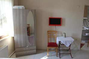 Phòng 3, 1 phòng ngủ | Khu phòng khách | TV LCD 