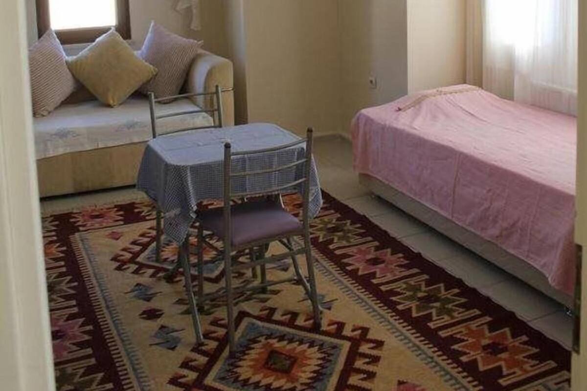Studio | Cribs (free), WiFi (free), bed sheets