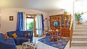 Villa | Essbereich im Zimmer