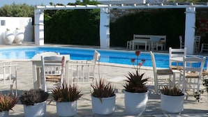 Outdoor dining - Anezina Hotel (Paros)