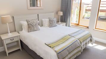 Biệt thự tiện nghi đơn giản, 2 phòng ngủ, không hút thuốc, quang cảnh sân golf | 2 phòng ngủ, trang trí khác biệt