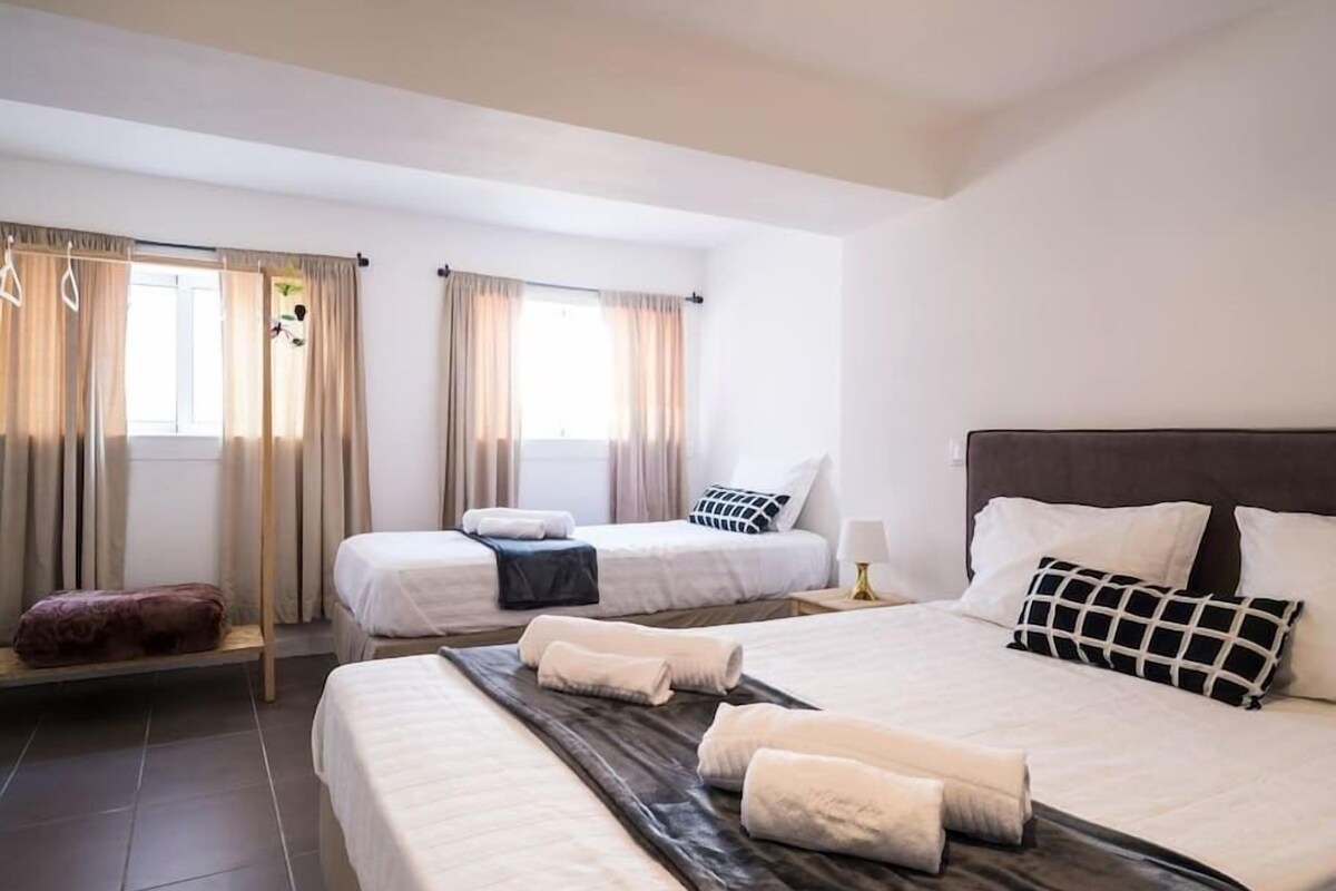 Comfort Quadruple Room, Private Bathroom (Casal + 2 camas single) | 1 bedroom