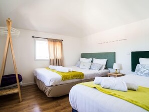 Comfort Quadruple Room, Private Bathroom (Casal + 2 camas single) | 1 bedroom - What Else Guest House (Ourem)