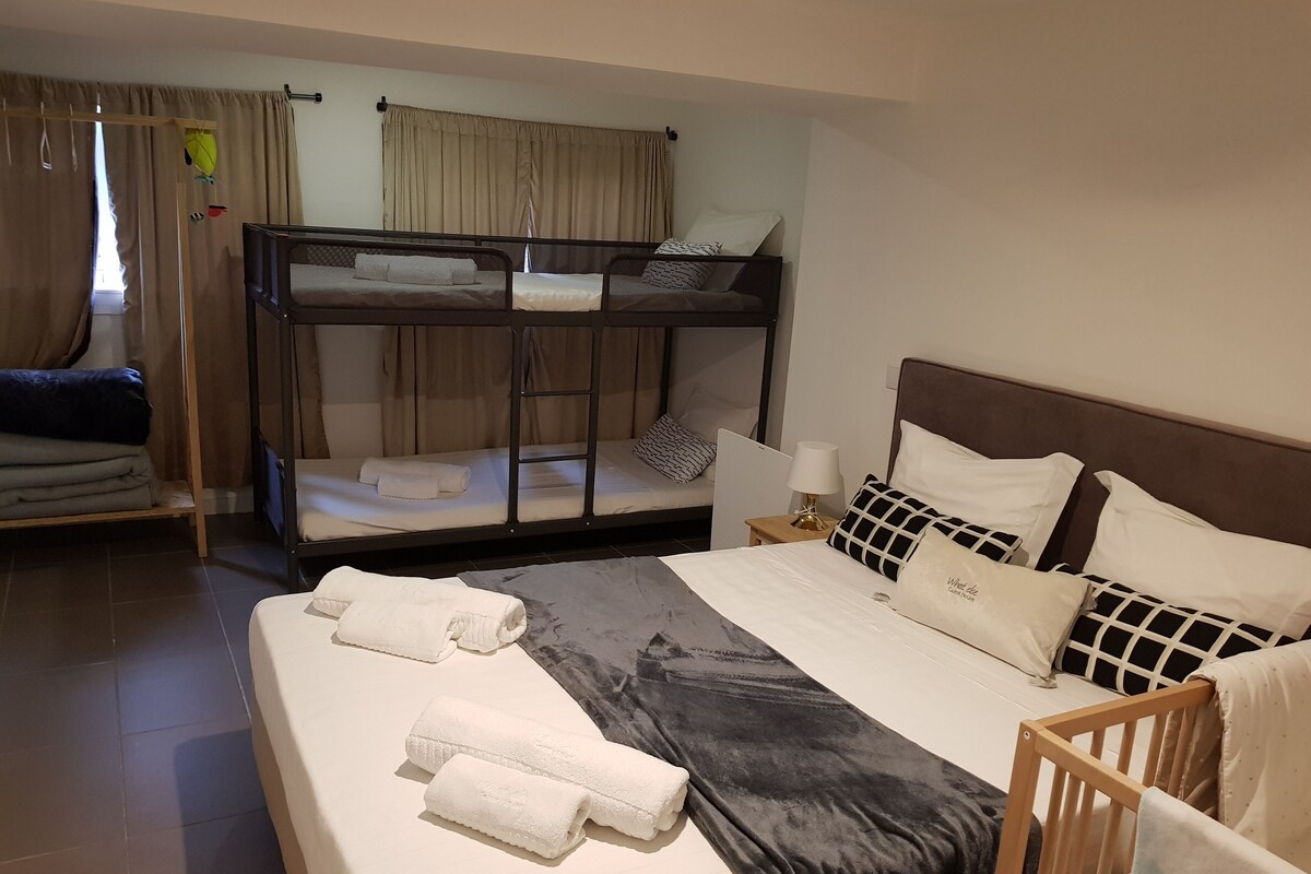 Family Quadruple Room, Private Bathroom (Cama de Casal + Beliche) | 1 bedroom