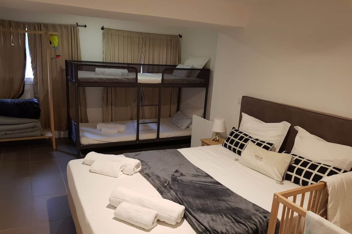 Family Quadruple Room, Private Bathroom (Cama de Casal + Beliche) | 1 bedroom