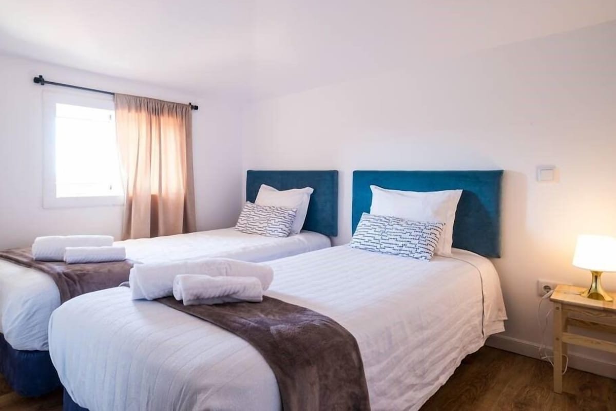 Standard Quadruple Room, Private Bathroom (2 Camas singles + Beliche) | 1 bedroom