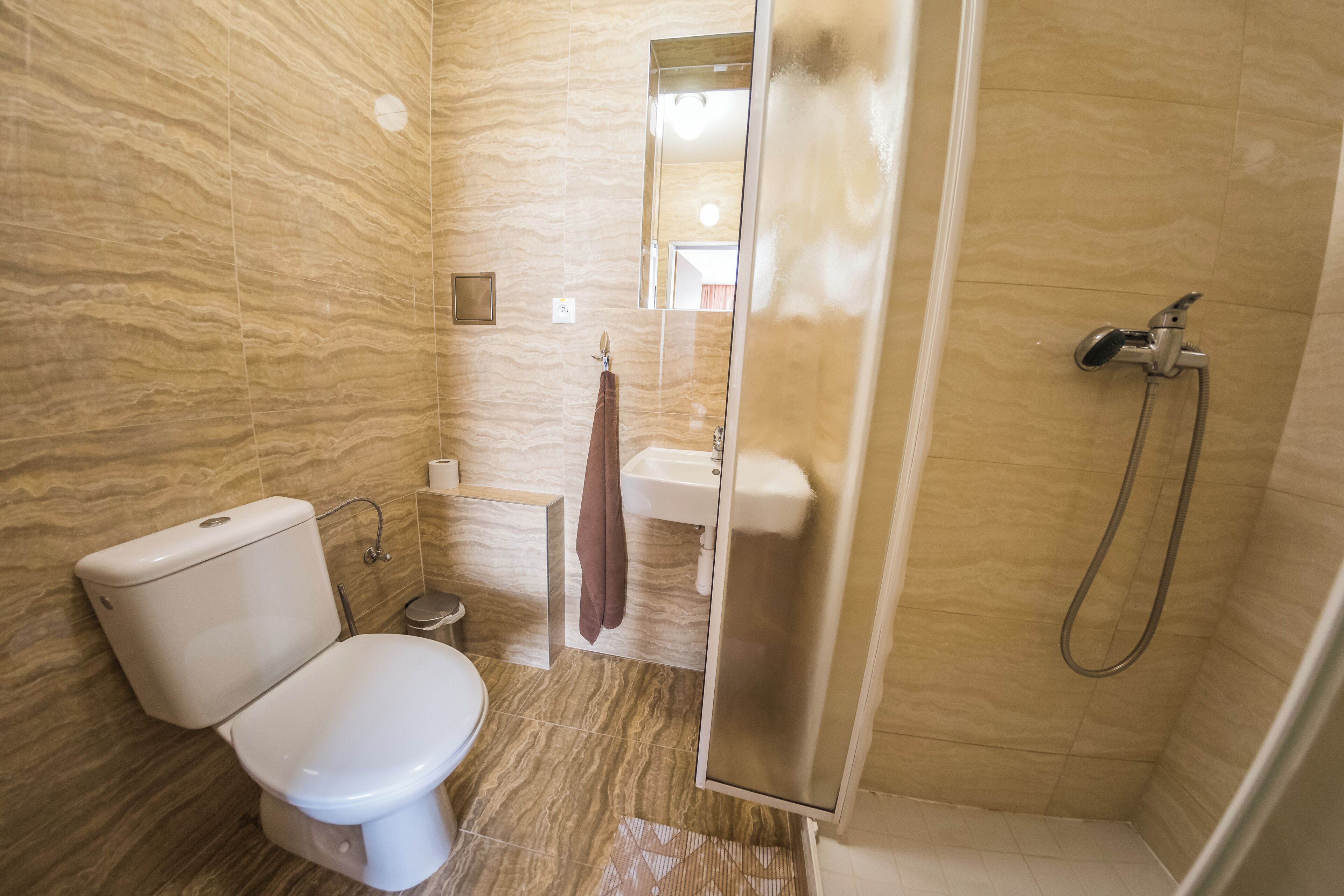 double room | bathroom | shower, free toiletries, towels