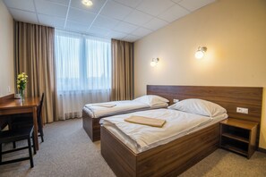 Twin Room | Desk, blackout curtains, bed sheets - CITY Hotel B&B (Banska Bystrica)