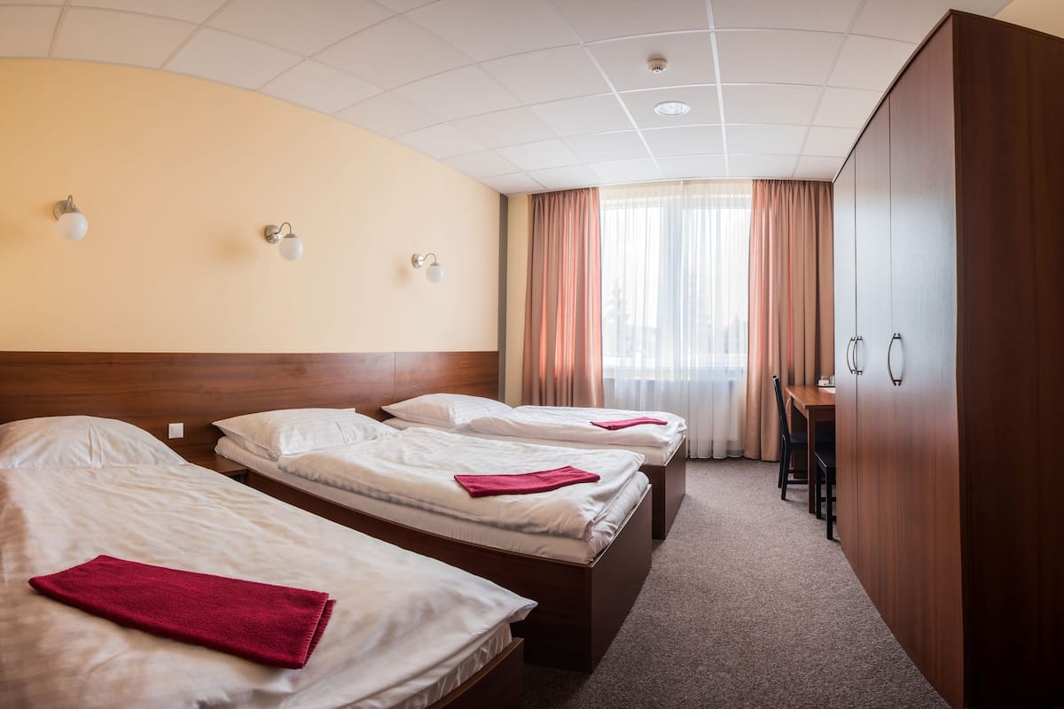 Triple Room | Desk, blackout curtains, bed sheets