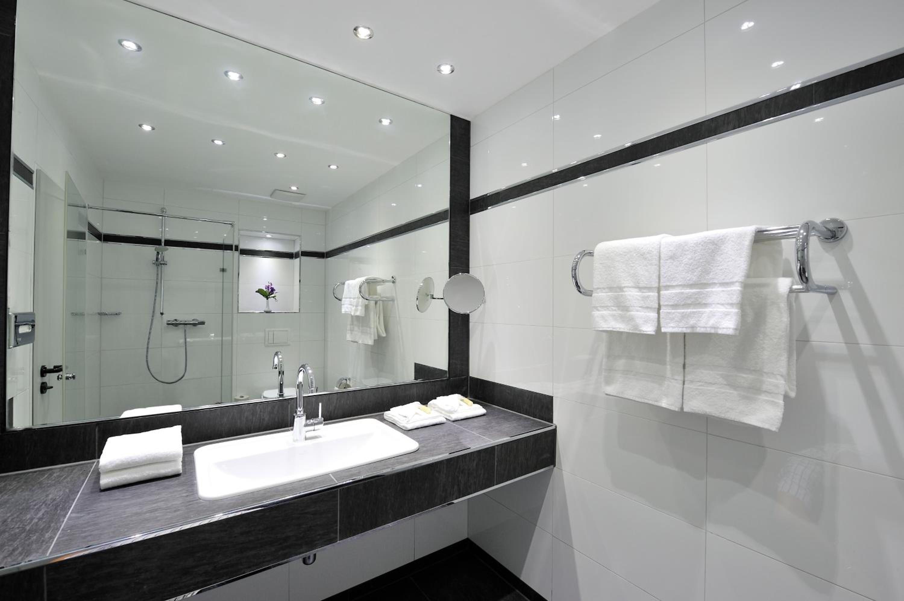Shower, towels