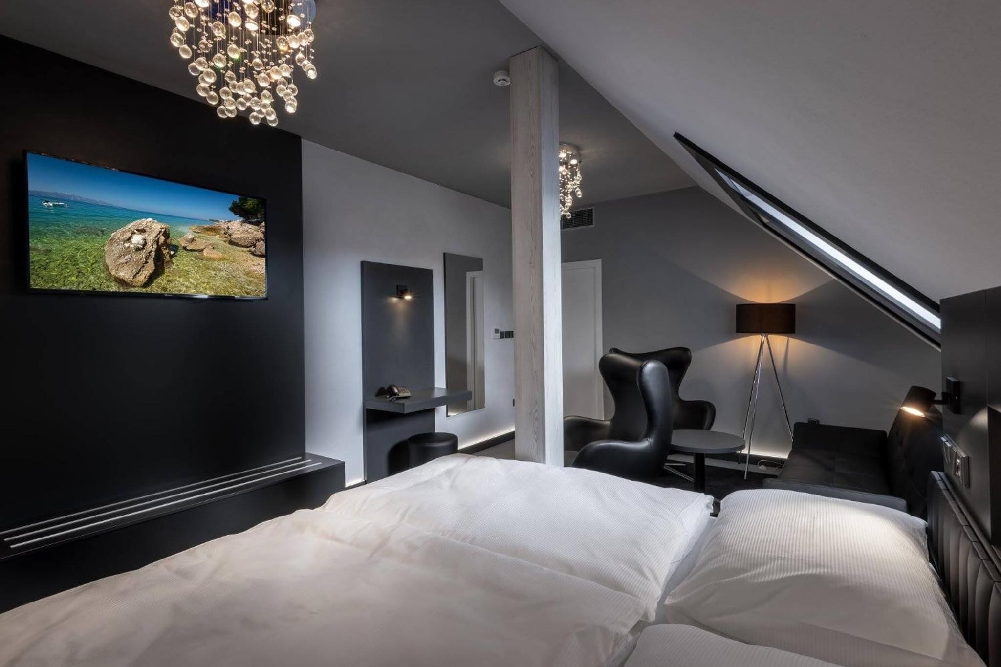 Luxury Double Room, 1 Bedroom | Hypo-allergenic bedding, minibar, in-room safe, desk