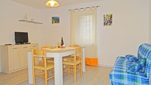 Maisonette (Vigneto) | Essbereich im Zimmer