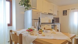 Apartment, 2 Schlafzimmer (Territorio) | Essbereich im Zimmer