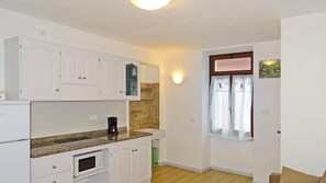 Apartment (Uliveto) | Eigene Küche | Kühlschrank, Mikrowelle, Herdplatte, Espressomaschine
