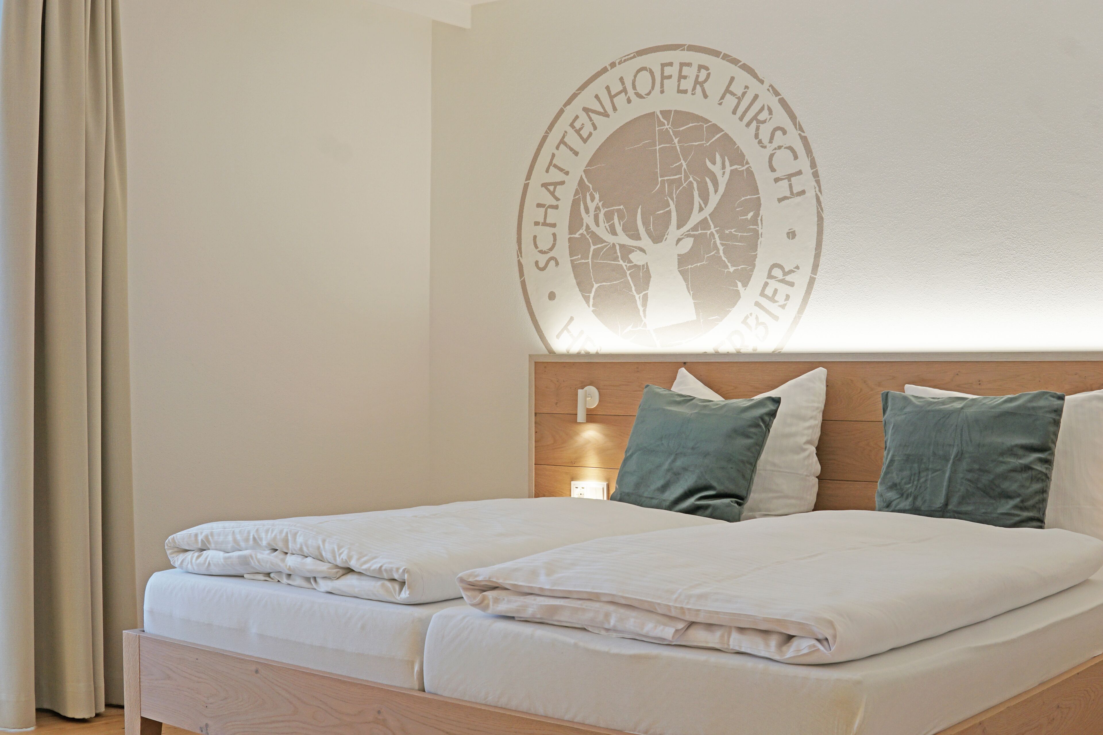 Premium-Doppelzimmer | Allergikerbettwaren, Minibar, Zimmersafe, individuell dekoriert