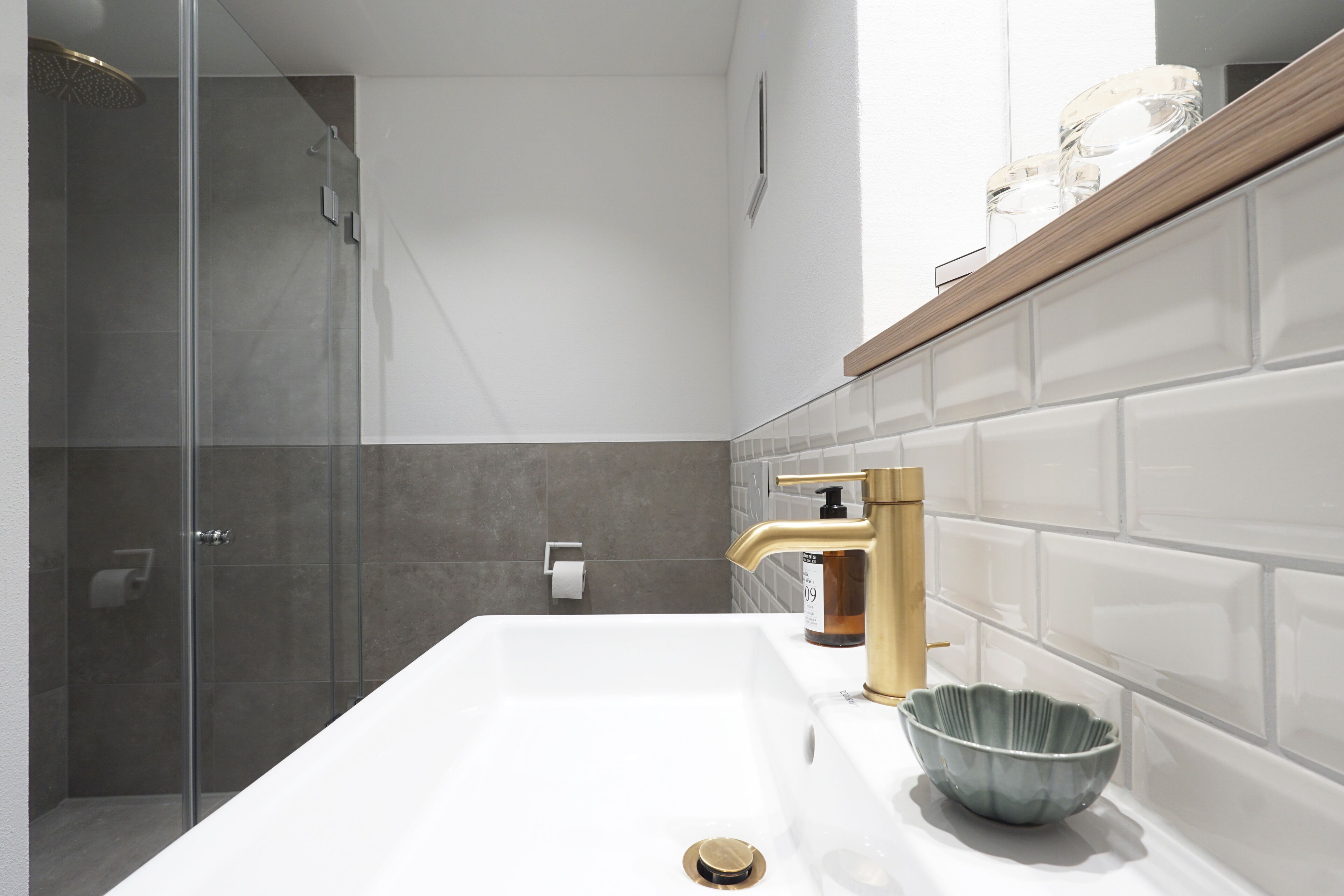 junior studio suite | bathroom | shower, hydromassage showerhead, free toiletries, hair dryer