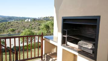 Comfort Townhome, Multiple Beds, Non Smoking, Golf View | Terrace/patio